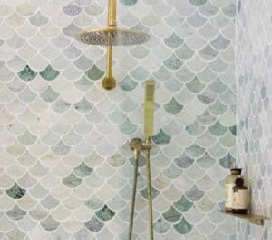 fish-scale-feature-wall-mosiac tile laying pattern